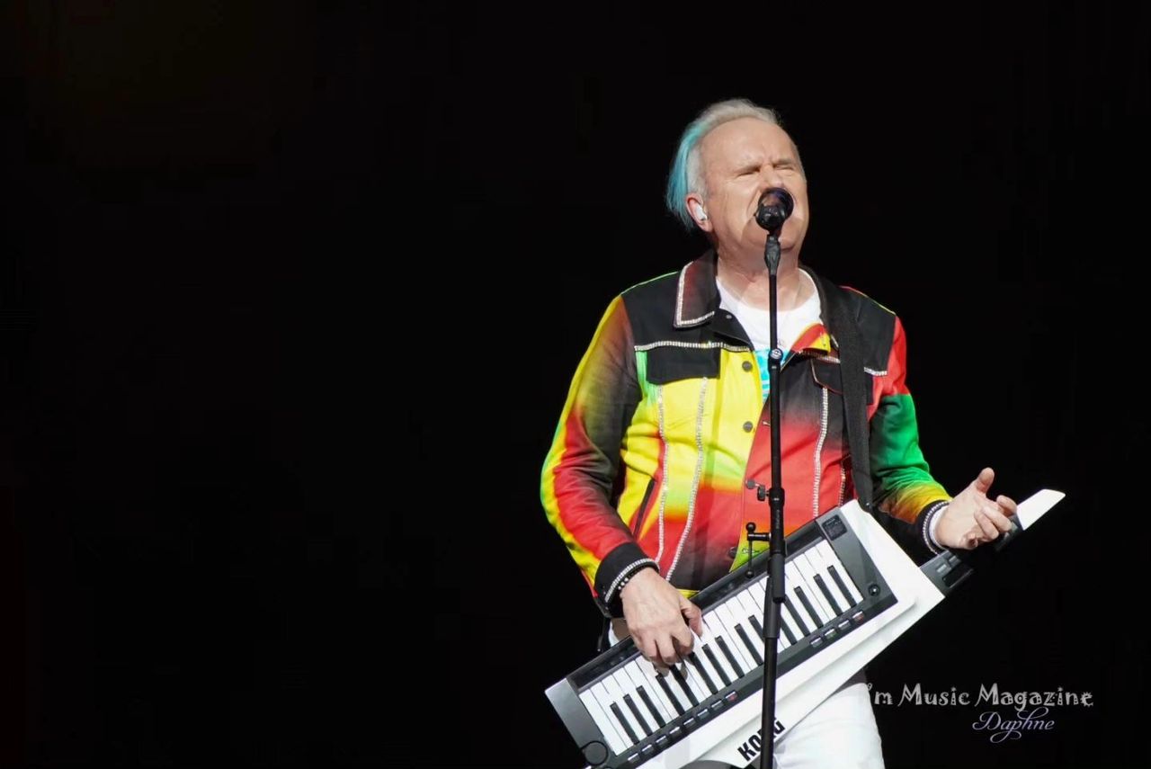 Howard performing in Charlotte, NC on 7/17/23 (Photo: I'm Music Magazine Photographer Daphne McKinney)