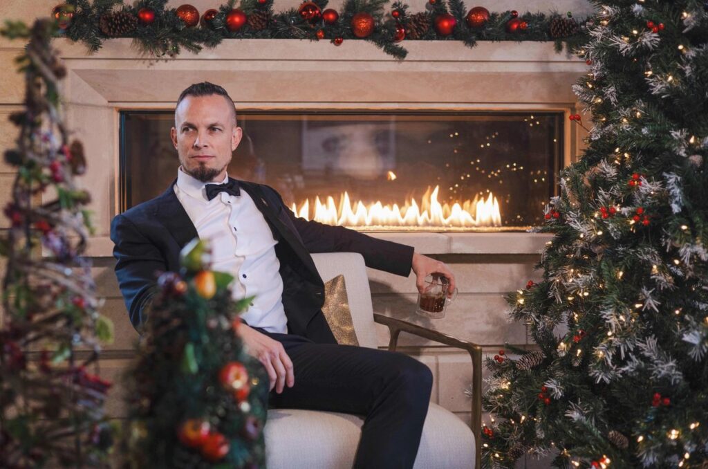 MARK TREMONTI SURPRISES US AGAIN! THIS TIME W/ A CHRISTMAS ALBUM!