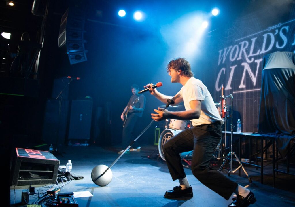 WORLD’S FIRST CINEMA PROVE VIOLINS ROCK ON THEIR CURRENT TOUR