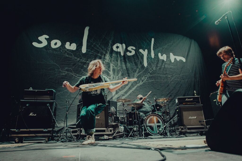 SOUL ASYLUM ON TOUR