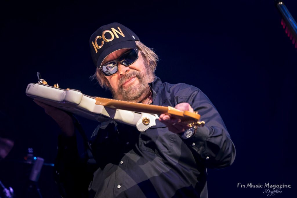 Hank Williams Jr Celebrates 45 Years Of “Family Tradition”