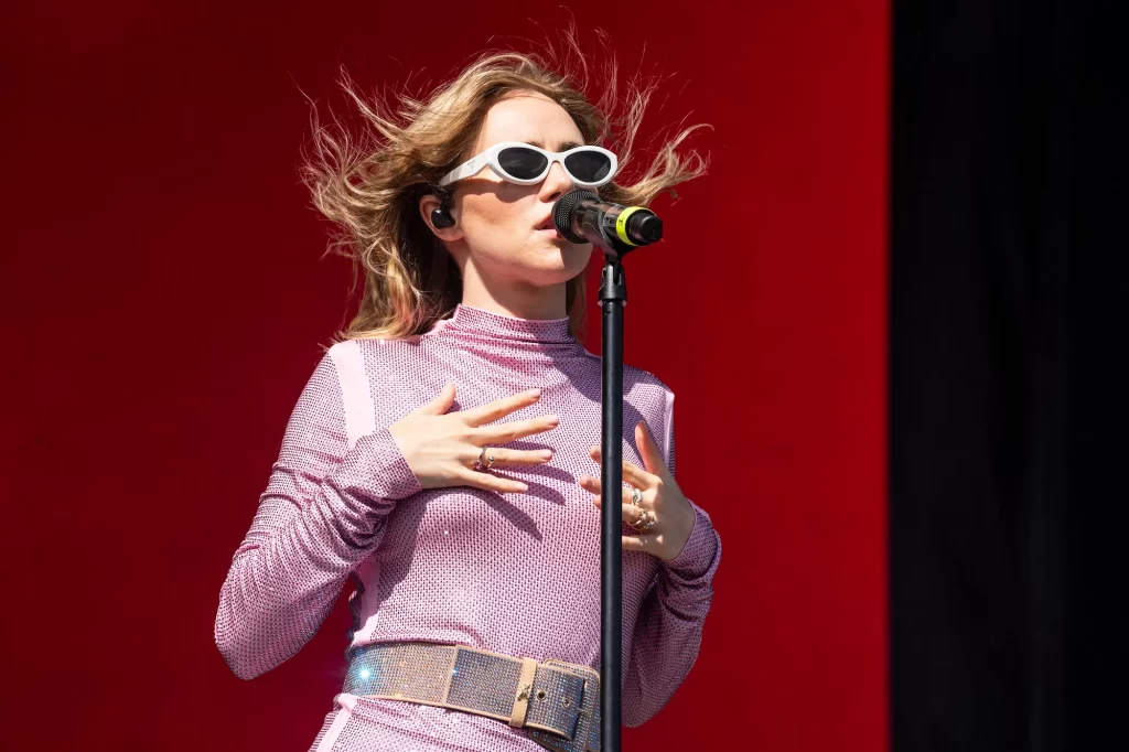 The Metamorphosis of Suki Waterhouse: Finding the Quiet Center in Loveland